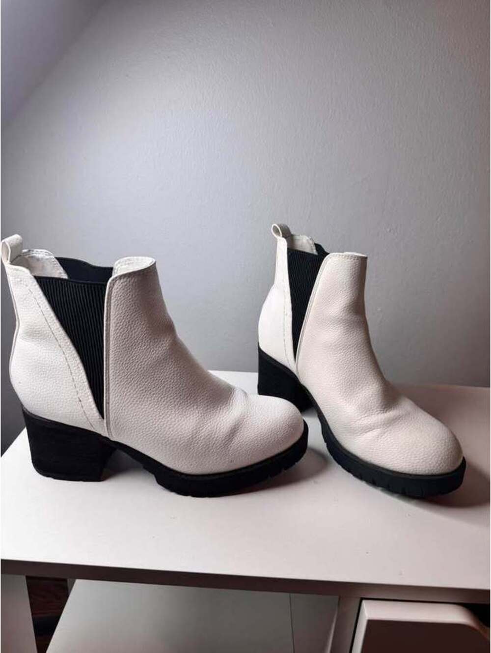 Mia Chelsea boot size